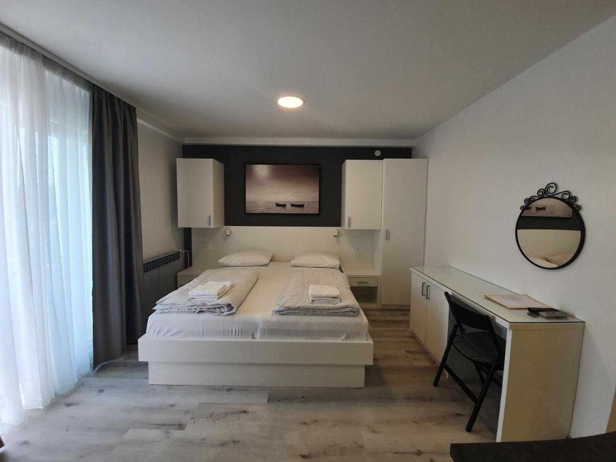 Apartments And Rooms By The Sea Baska Voda, Makarska - 2578 Esterno foto